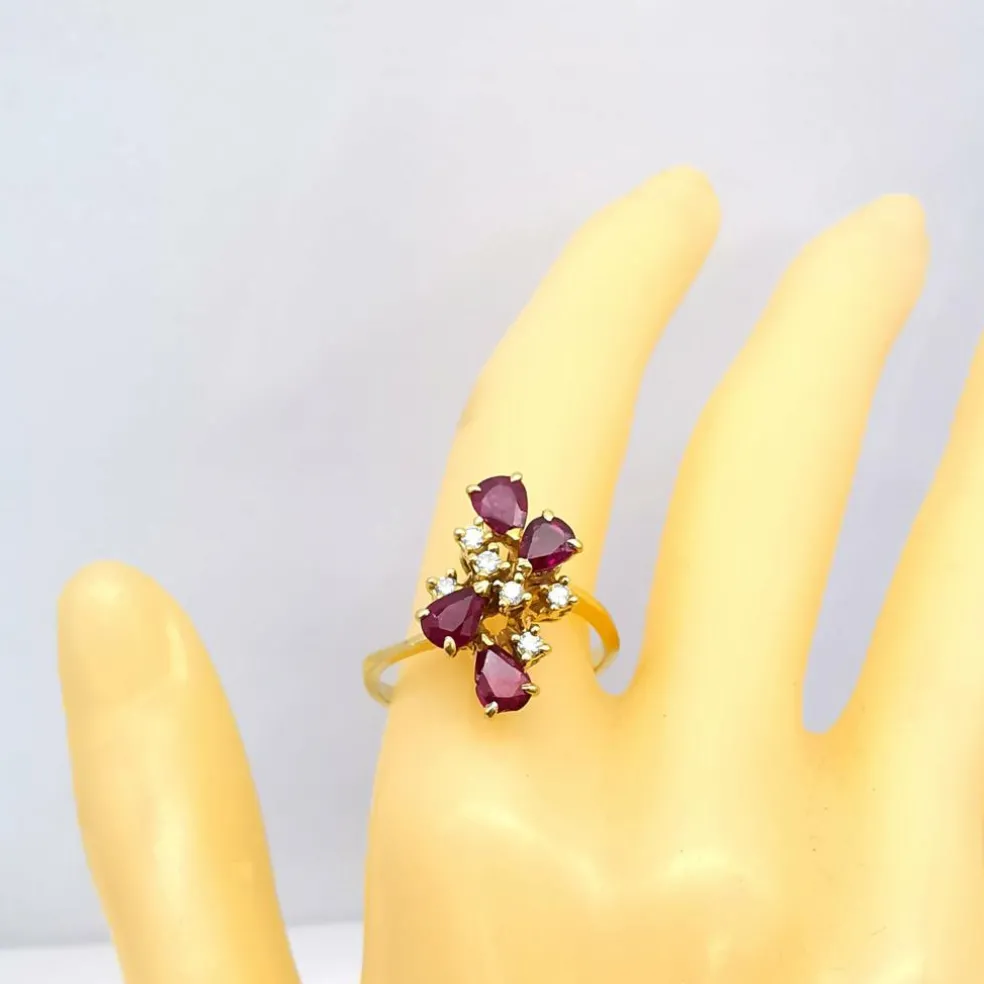 Bague en or jaune rubis et diamants