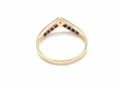 Bague en or jaune, rubis et diamant