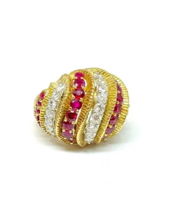 Bague en or jaune rubis et diamants