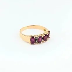 Bague en or jaune rubis et diamants