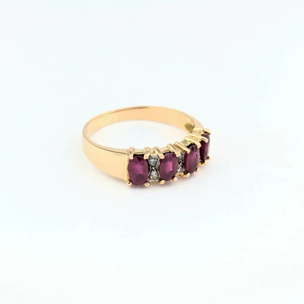 Bague en or jaune rubis et diamants