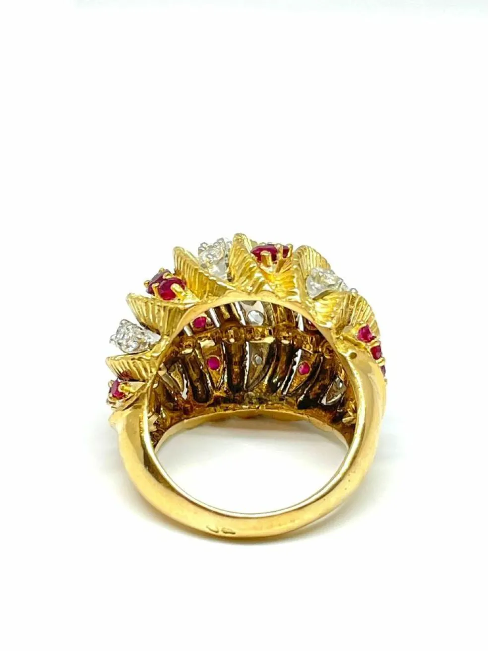 Bague en or jaune rubis et diamants