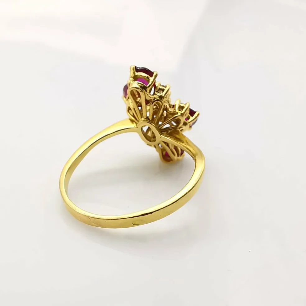 Bague en or jaune rubis et diamants