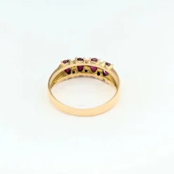 Bague en or jaune rubis et diamants