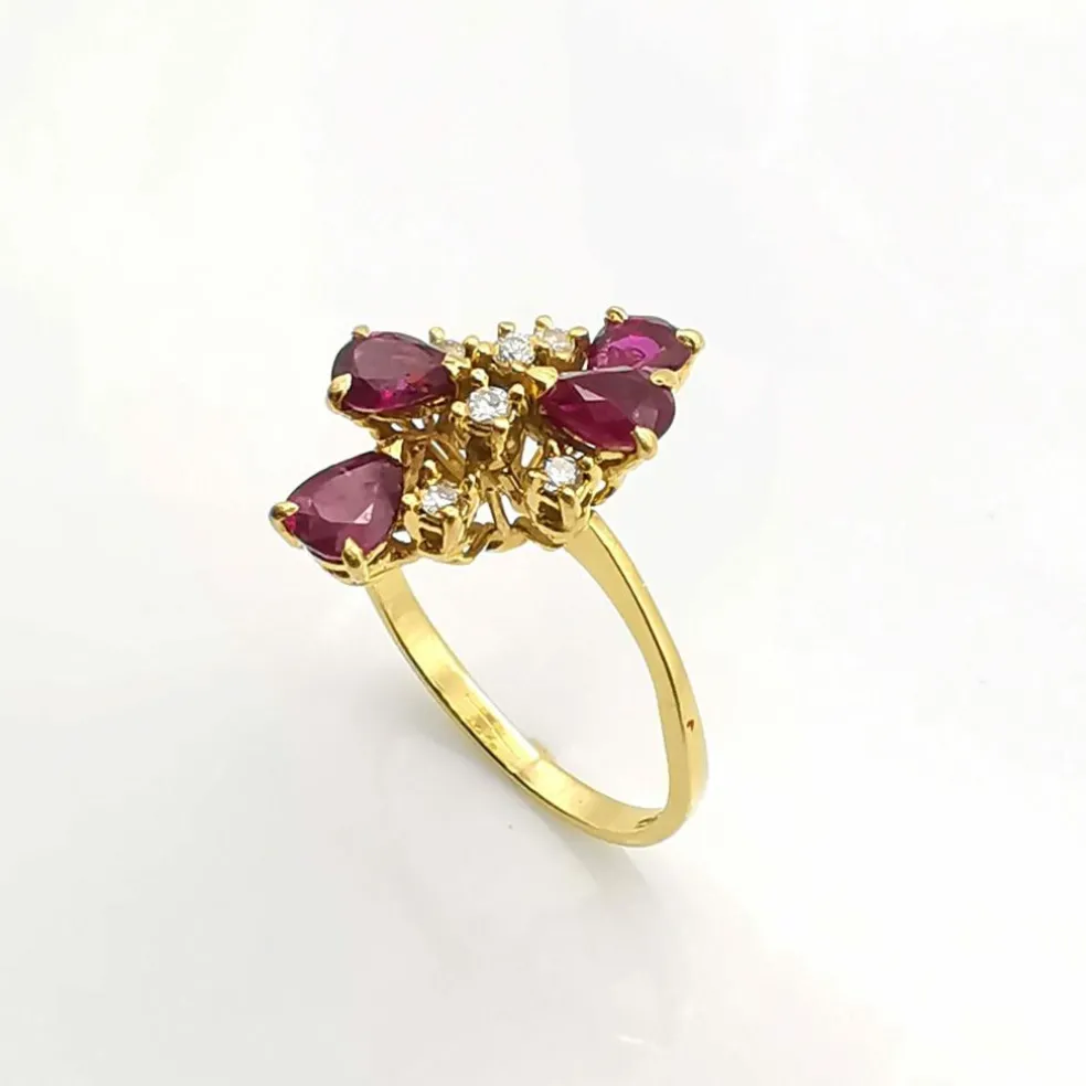 Bague en or jaune rubis et diamants