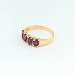 Bague en or jaune rubis et diamants