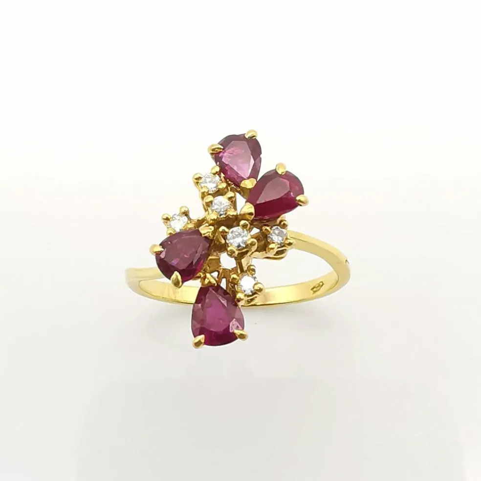 Bague en or jaune rubis et diamants
