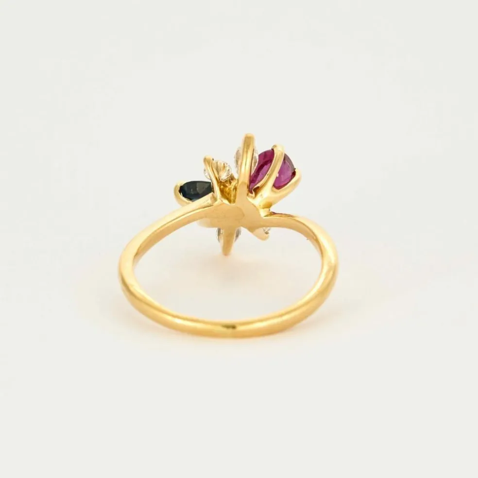 Bague en or jaune rubis, saphir, diamants