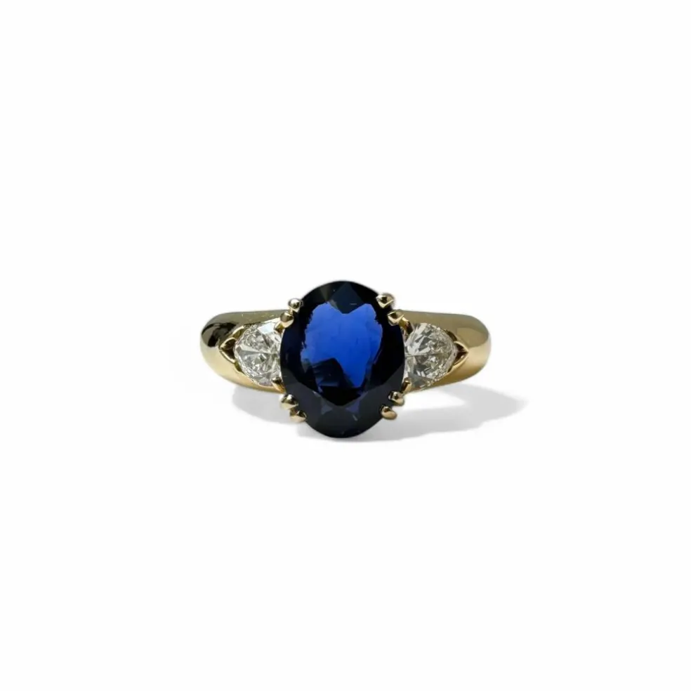 Bague en or jaune, saphir, diamants.