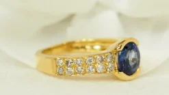 Bague en or jaune, saphir de Ceylan et diamants