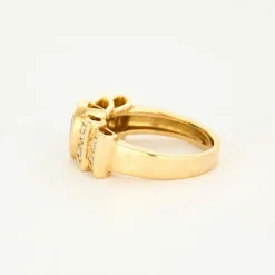 Bague en or jaune, saphir et diamants