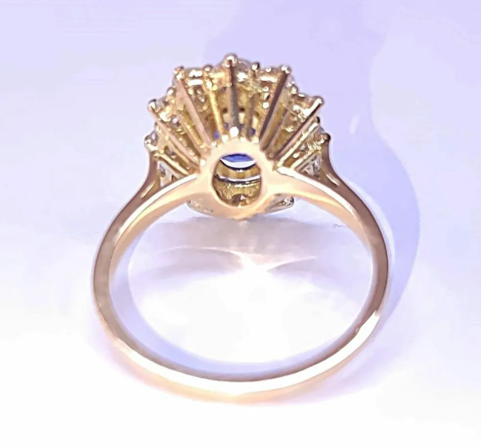 Bague en or jaune, saphir, diamants
