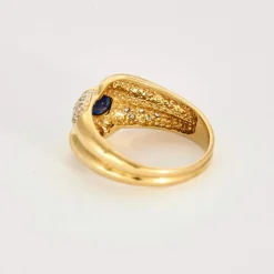 Bague en or jaune, saphir et diamants