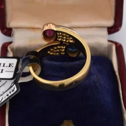 Bague en or jaune saphir rubis