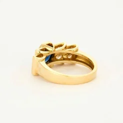 Bague en or jaune, saphir et diamants