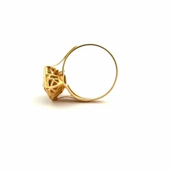 Bague en or jaune saphir navette et diamants