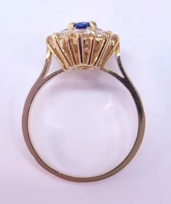 Bague en or jaune, saphir, diamants
