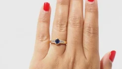 Bague en Or Jaune Saphir Ovale Et Diamants