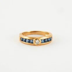 Bague en Or jaune, saphirs & diamants