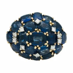 Bague en or jaune saphirs et diamants.