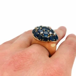 Bague en or jaune saphirs et diamants.