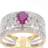 Bague en or jaune sertie de diamants et d'un rubis