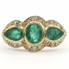 Bague en or jaune sertie d'émeraudes et de diamants