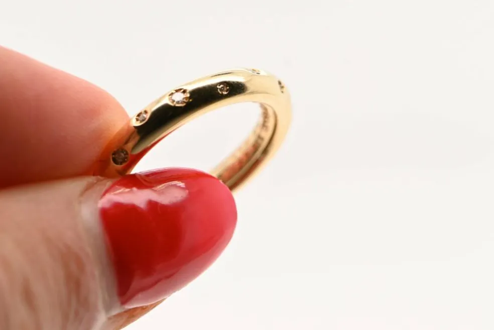 Bague en or jaune sertie de diamants taillés en brillant