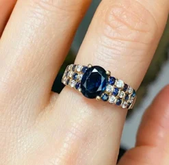 Bague en or jaune sertie d’un saphir