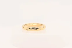Bague en or jaune sertie de diamants taillés en brillant