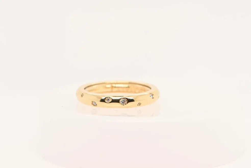 Bague en or jaune sertie de diamants taillés en brillant