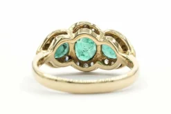Bague en or jaune sertie d'émeraudes et de diamants