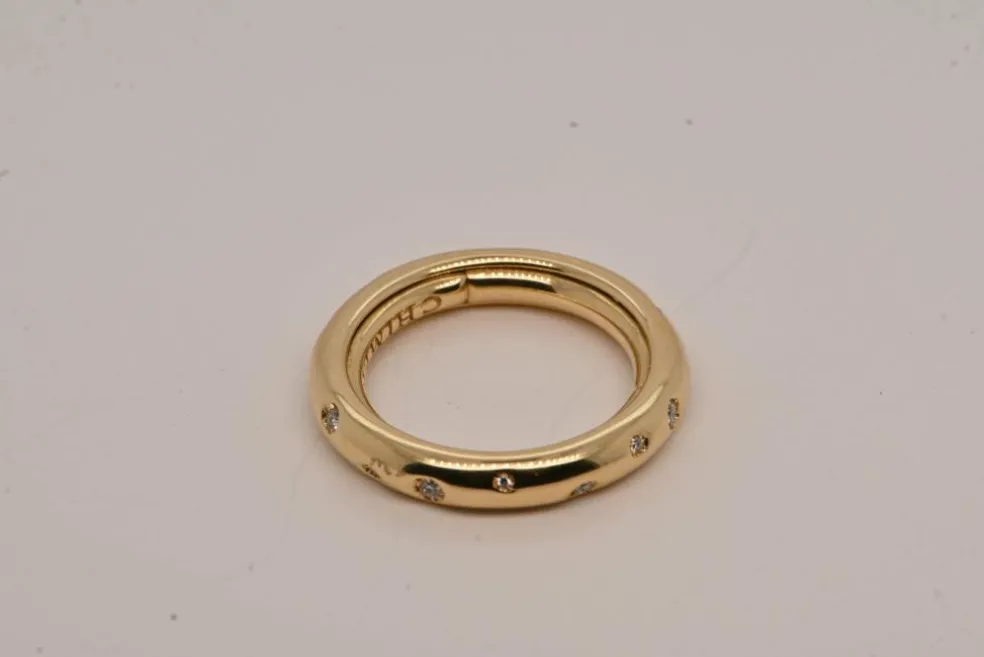 Bague en or jaune sertie de diamants taillés en brillant