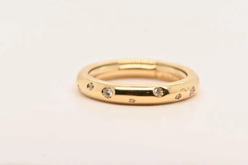 Bague en or jaune sertie de diamants taillés en brillant