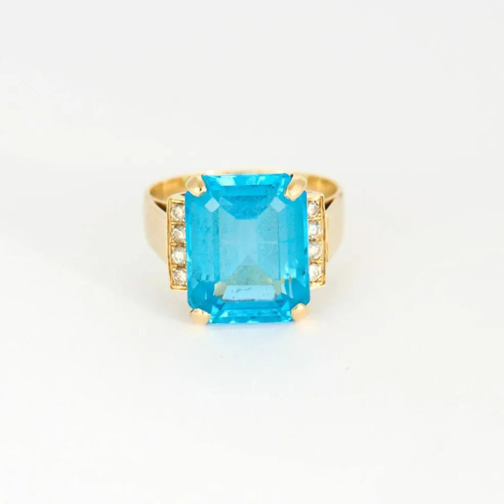 Bague en or jaune, topaze bleue et diamants