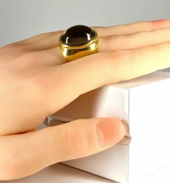 Bague en or jaune topaze cabochon