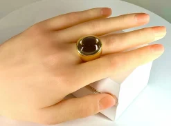 Bague en or jaune topaze cabochon