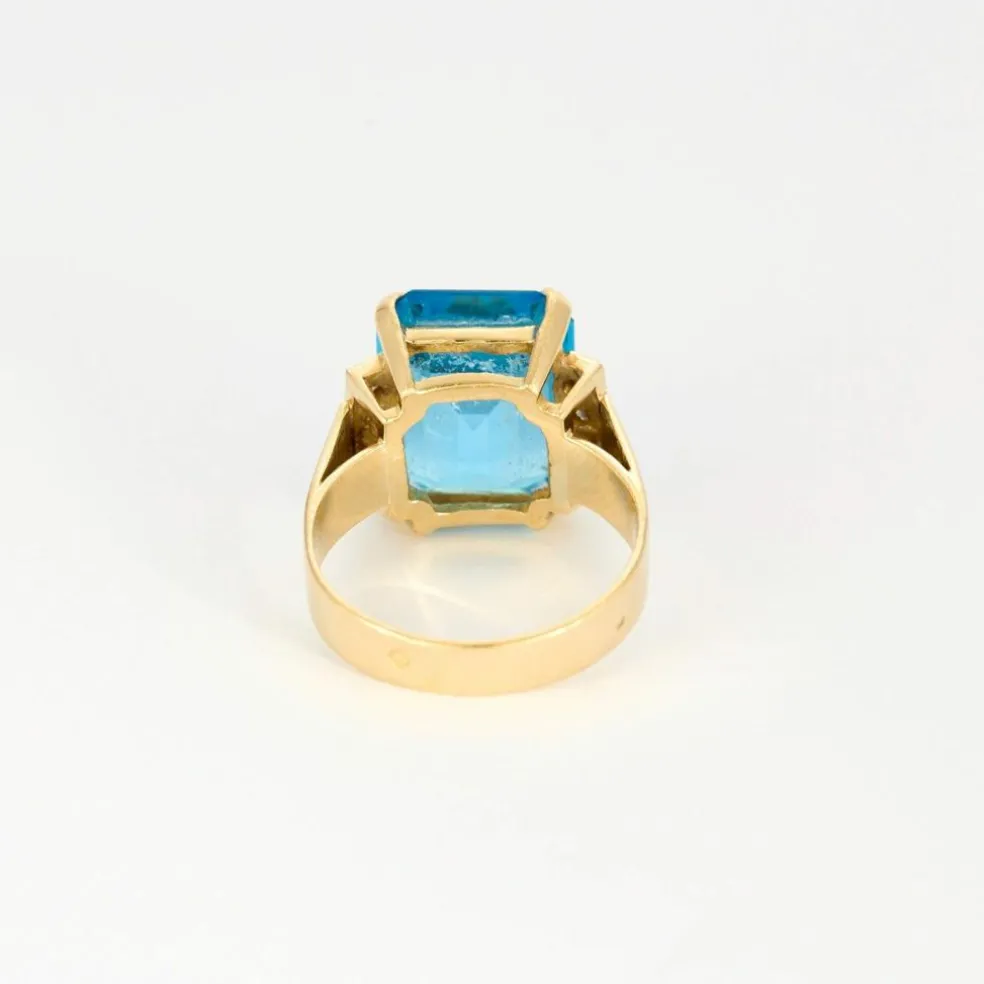 Bague en or jaune, topaze bleue et diamants