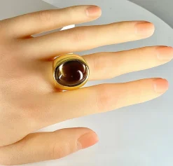 Bague en or jaune topaze cabochon