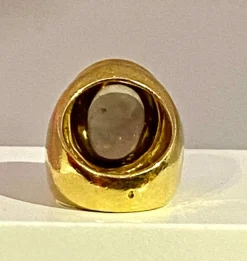 Bague en or jaune topaze cabochon