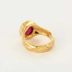 Bague en or jaune travaillé avec cabochon de tourmaline