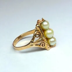 Bague en or jaune trois perles