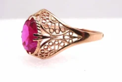 Bague en or, pierre rose