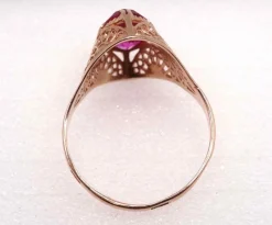 Bague en or, pierre rose