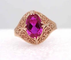 Bague en or, pierre rose