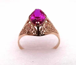 Bague en or, pierre rose