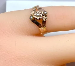 Bague en or rose 18 carats et perles, époque 1900