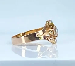 Bague en or rose 18 carats et perles, époque 1900