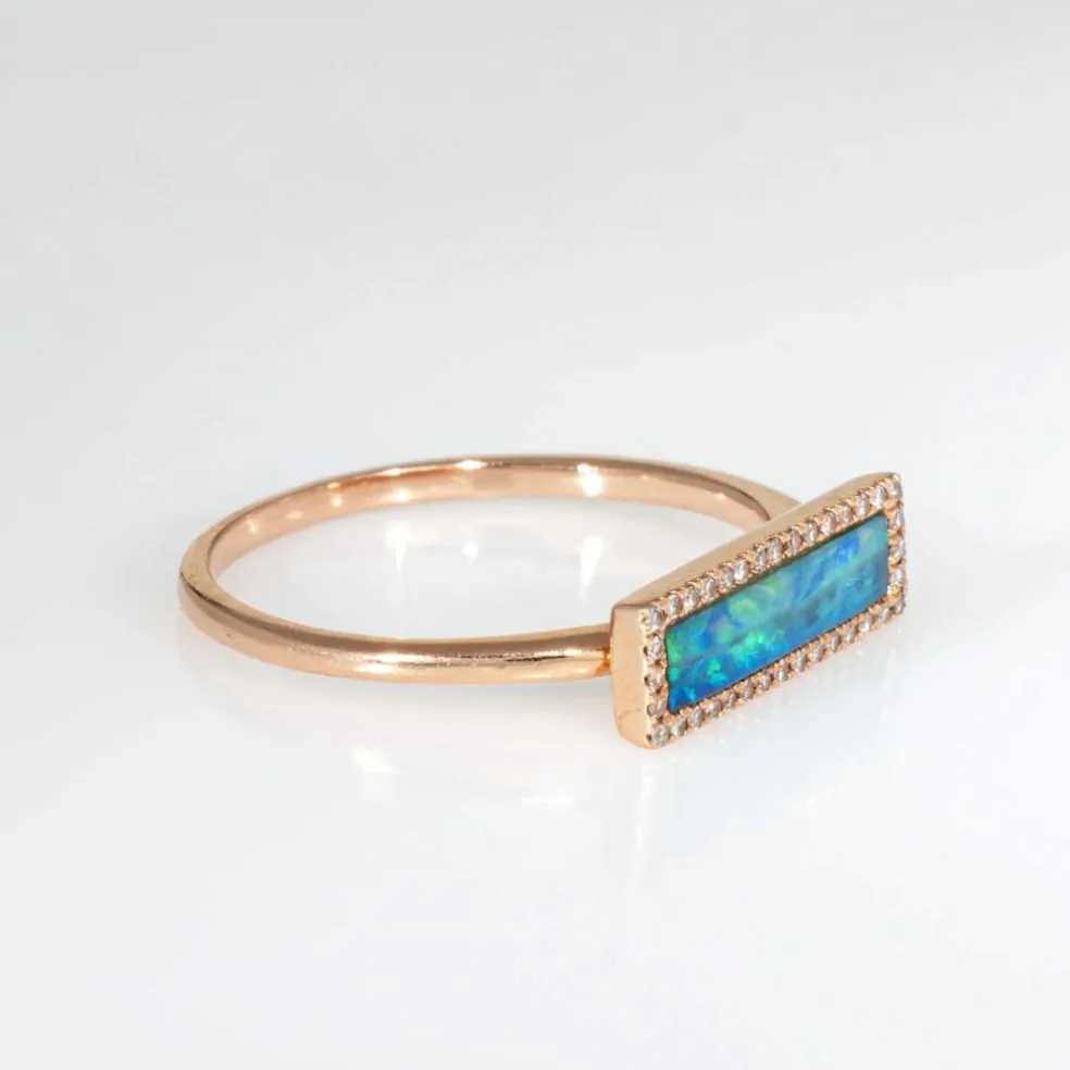 Bague en or rose 14 carats avec opale et diamant East West