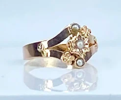 Bague en or rose 18 carats et perles, époque 1900